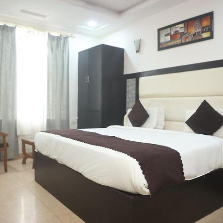 Hotel Grand Father Агра Екстериор снимка