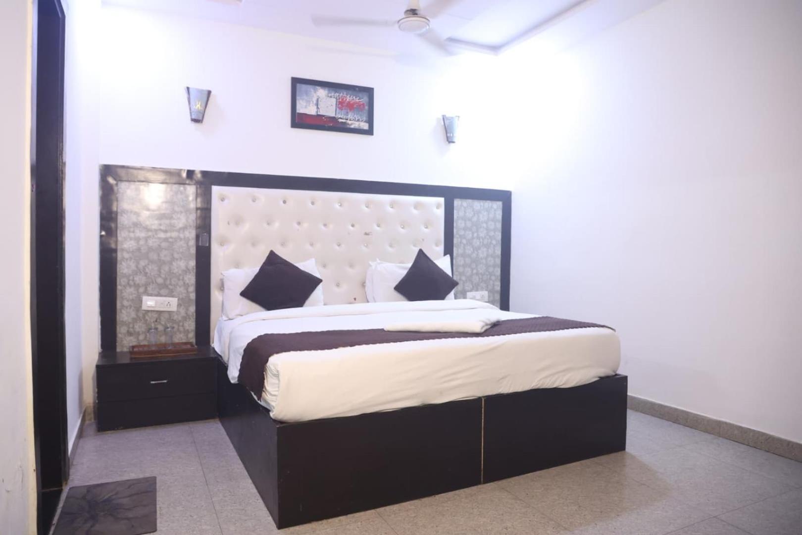Hotel Grand Father Агра Екстериор снимка